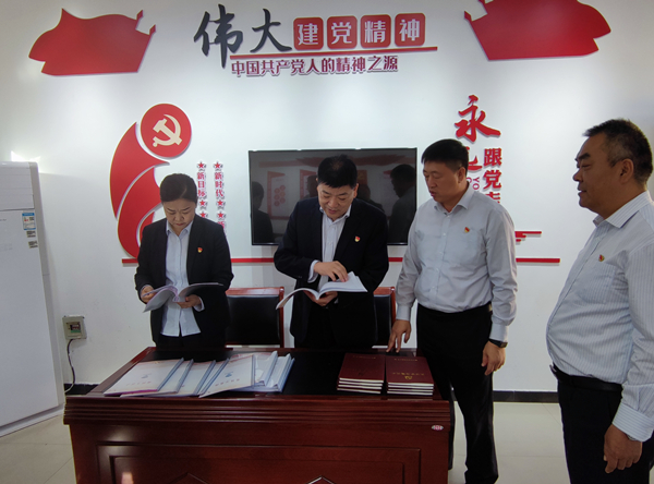 公司黨委副書記、監(jiān)事長張錫軍同...